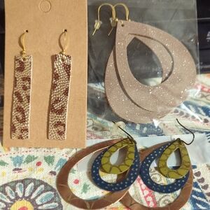 Lot: Dangle Earrings